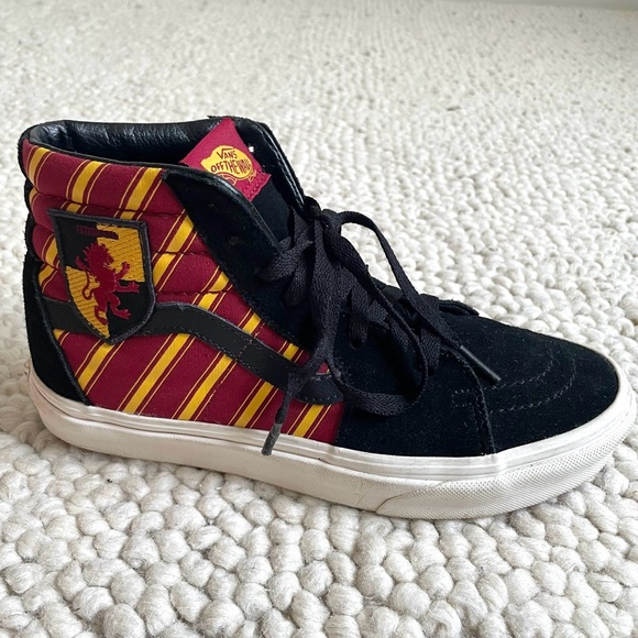 SOLD: Vans x Harry Potter SK8-Hi Gryffendor Sneakers, Men’s US 6.5 - Picture 3 of 11